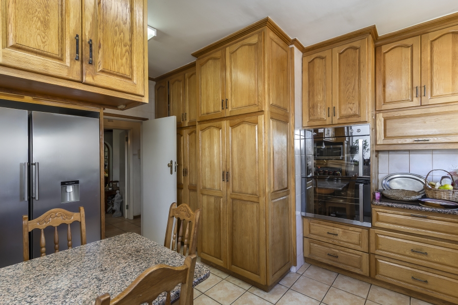 5 Bedroom Property for Sale in Lochnerhof Western Cape